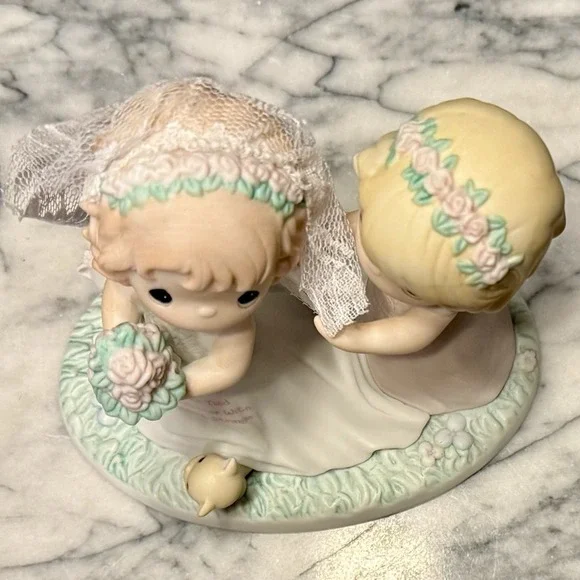 Precious Moments Sisters Are Tied Together With Heart Strings 2008 Wedding Bride - Picture 6 of 9